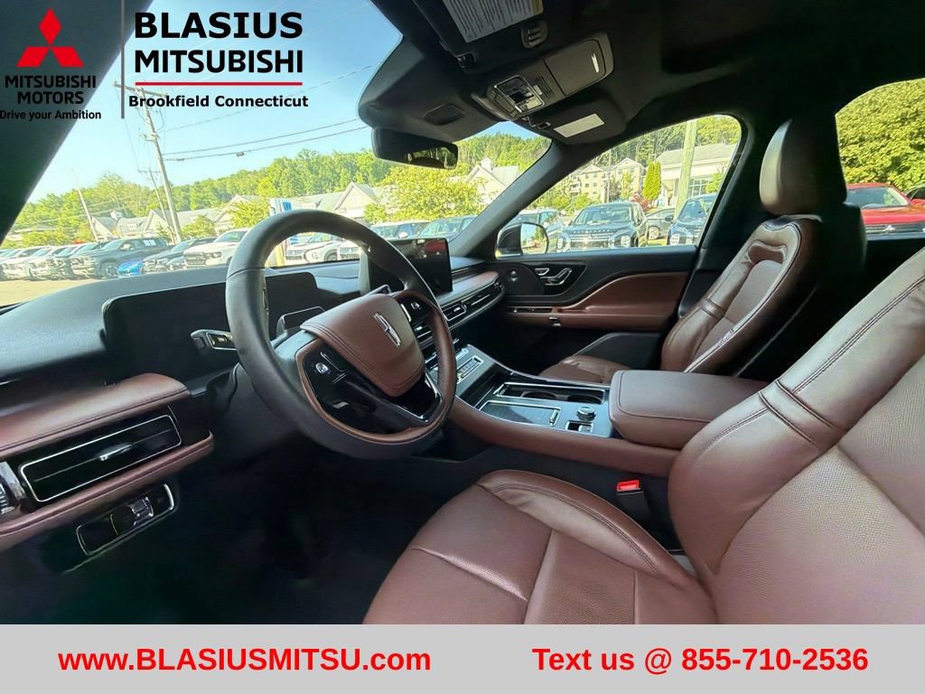 Used 2025 Lincoln Aviator Reserve AWD/4WD image 16