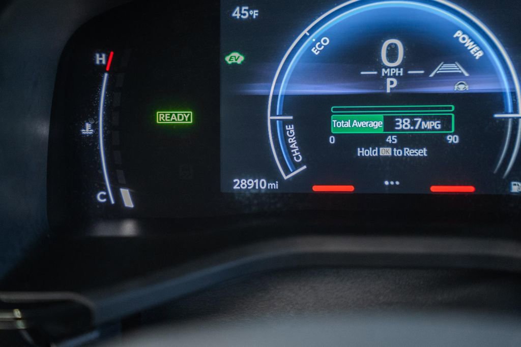 Used 2025 Toyota Camry SE image 41