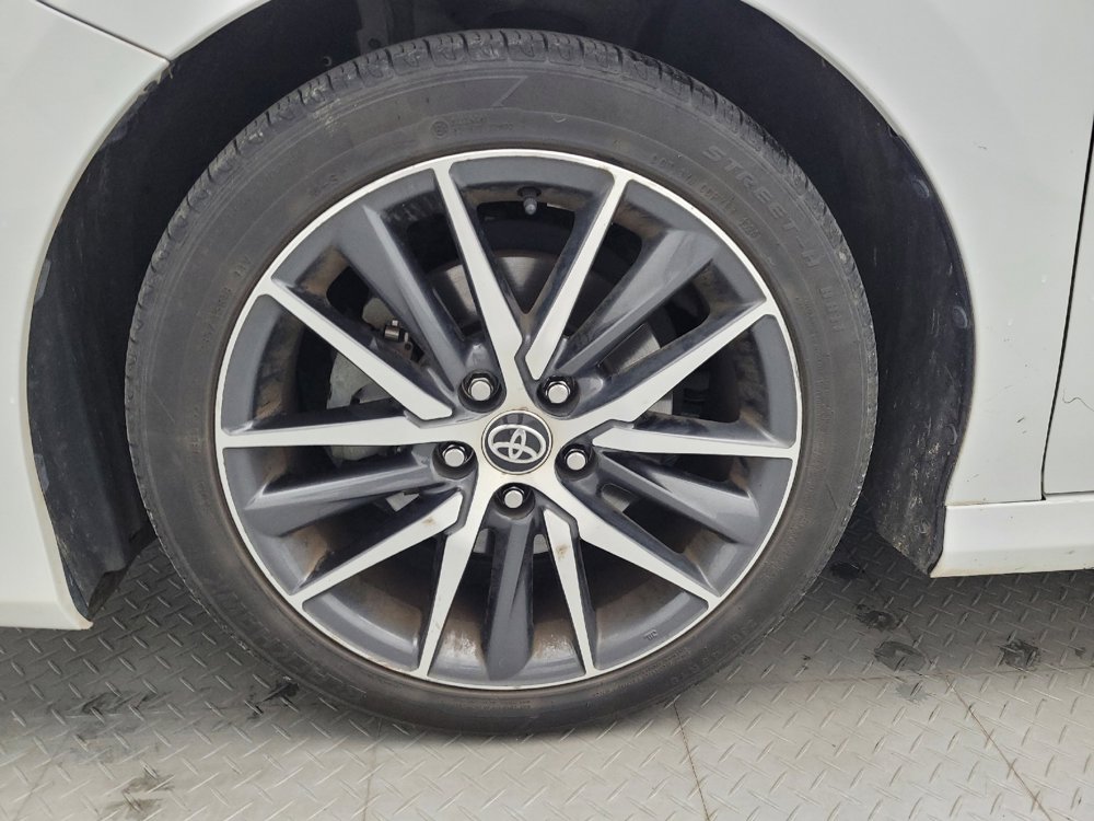 Used 2021 Toyota Camry XLE FWD image 31