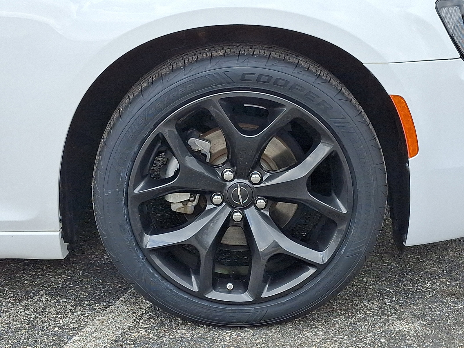 Used 2023 Chrysler 300 Touring w/ Sport Appearance Package image 10