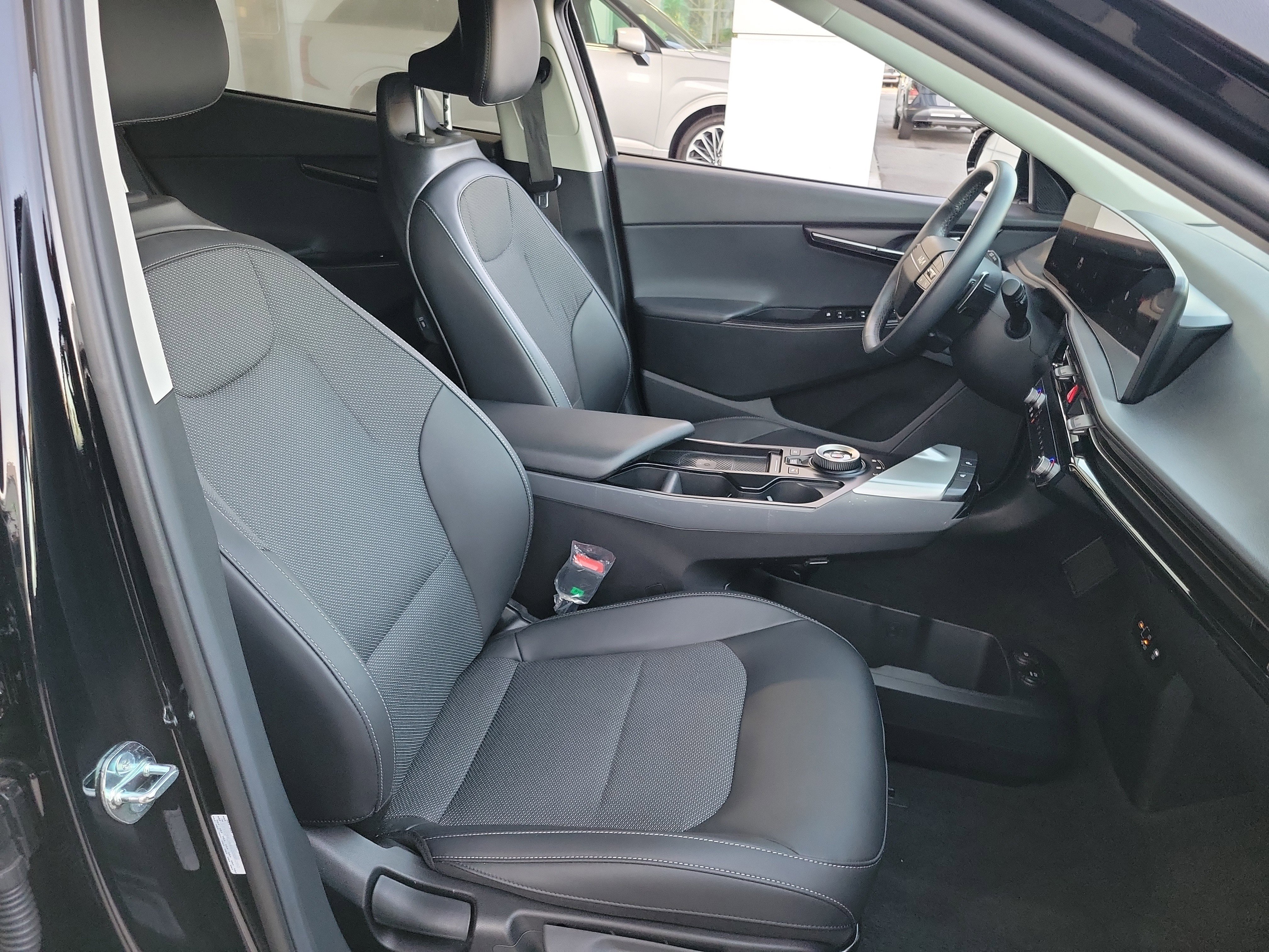 Used 2025 Kia EV6 Light RWD image 18