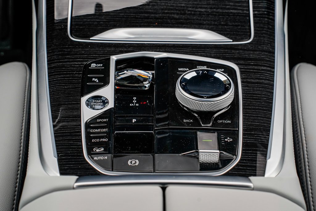 Used 2025 BMW X7 xDrive40i w/ M Sport Package image 16