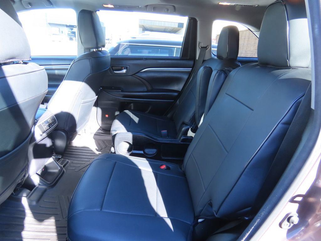 Used 2017 Toyota Highlander Limited image 11