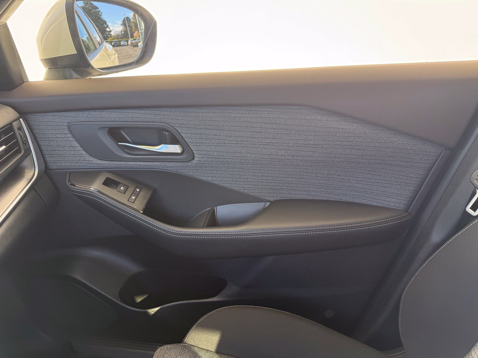Used 2023 Nissan Rogue SV FWD image 17