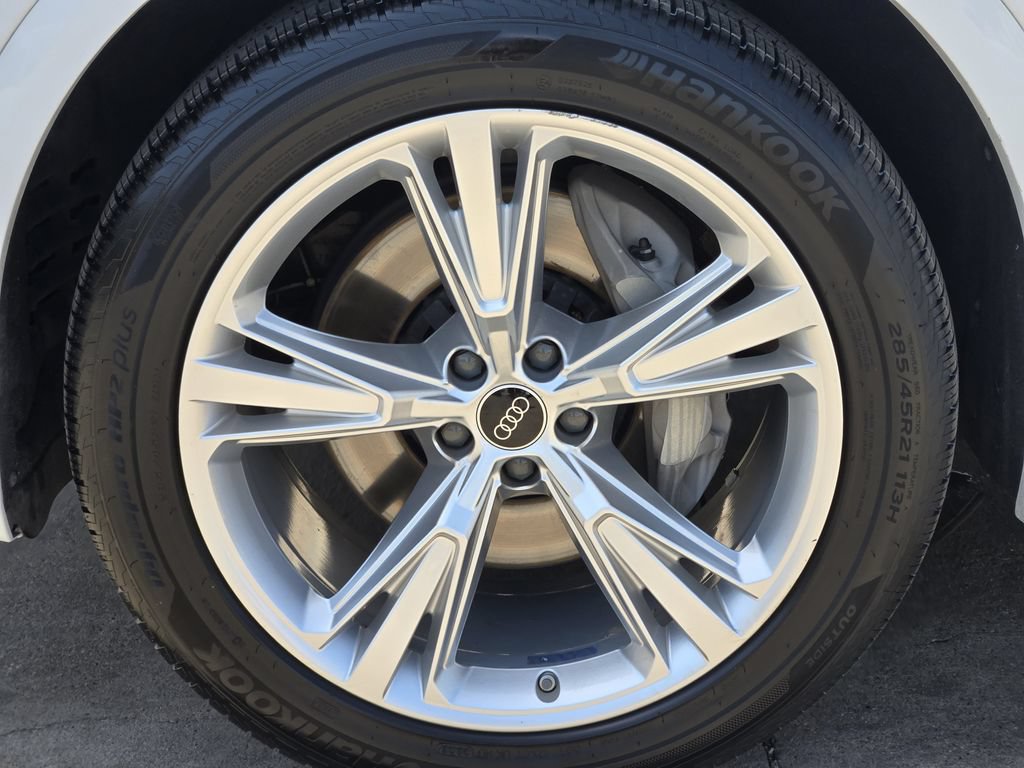 Certified 2023 Audi Q8 Premium Plus w/ Premium Plus Package AWD/4WD image 16