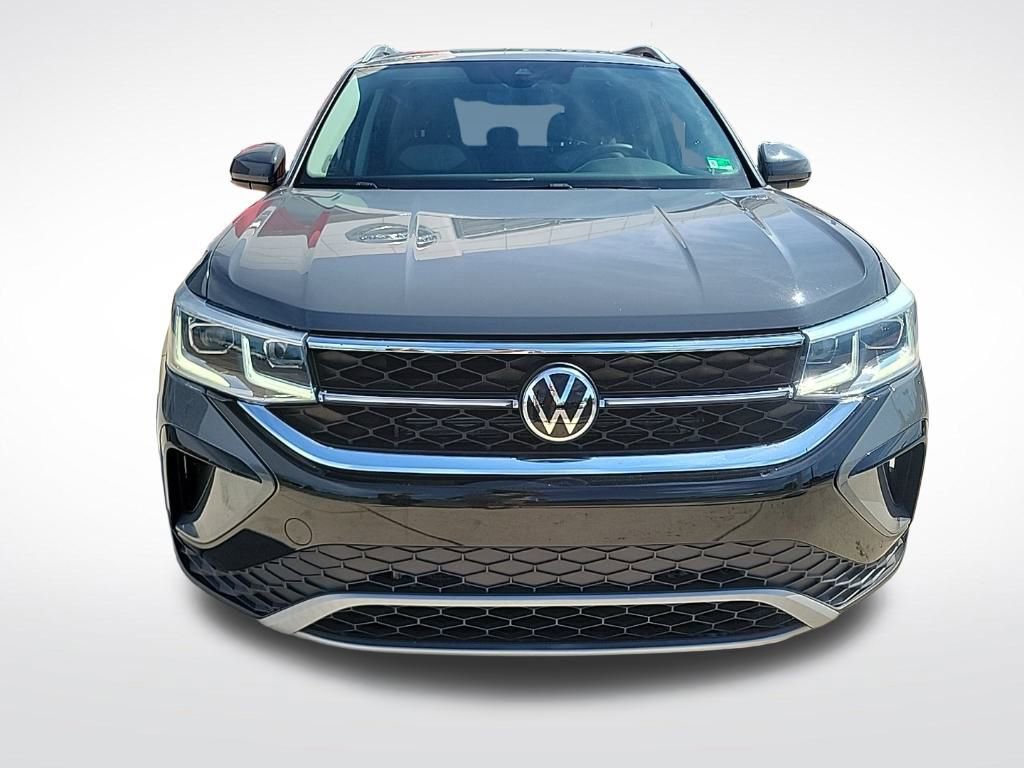 Used 2022 Volkswagen Taos SEL w/ Panoramic Sunroof Package image 8