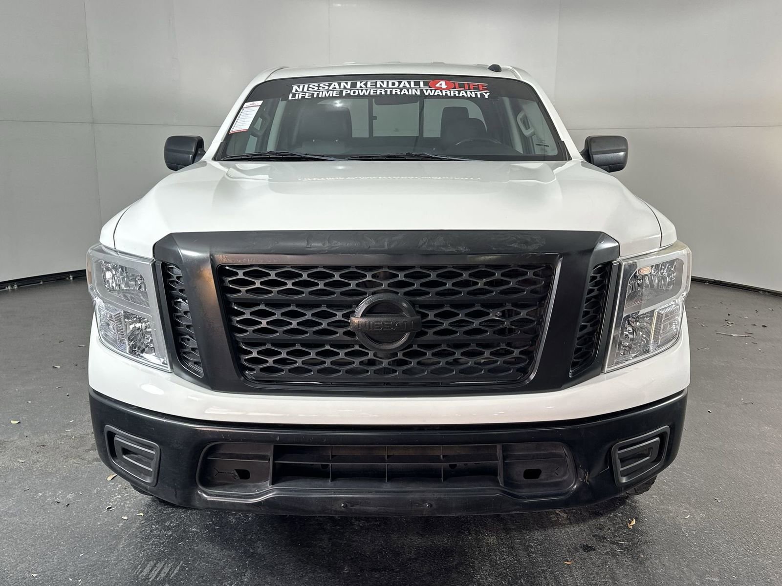 Used 2019 Nissan Titan S AWD/4WD image 3