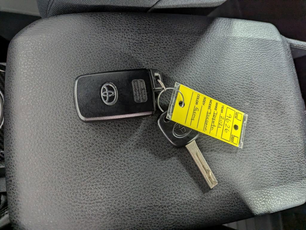 Used 2021 Toyota Tacoma TRD Off-Road image 28