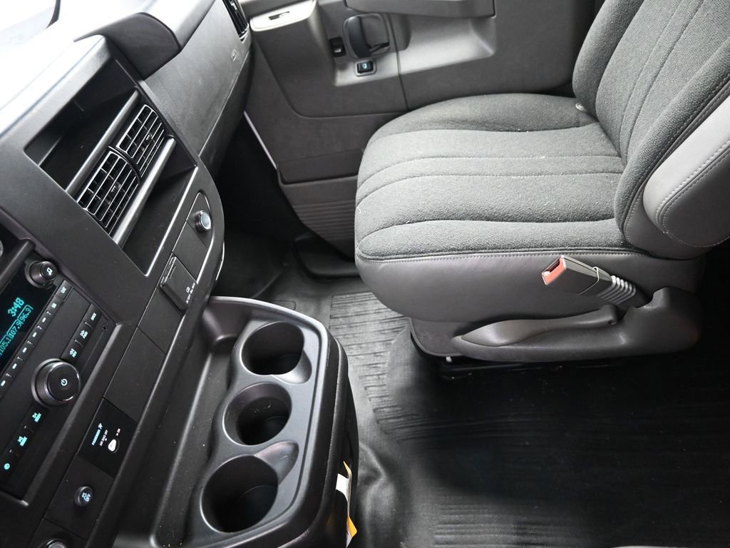 Used 2024 GMC Savana 2500 w/ Driver Convenience Package image 17