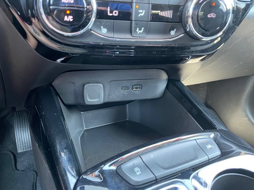 Used 2025 Chevrolet Trax LT w/ Driver Confidence Package FWD image 19