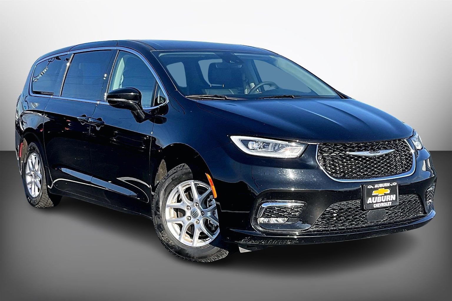 Used 2024 Chrysler Pacifica Touring-L