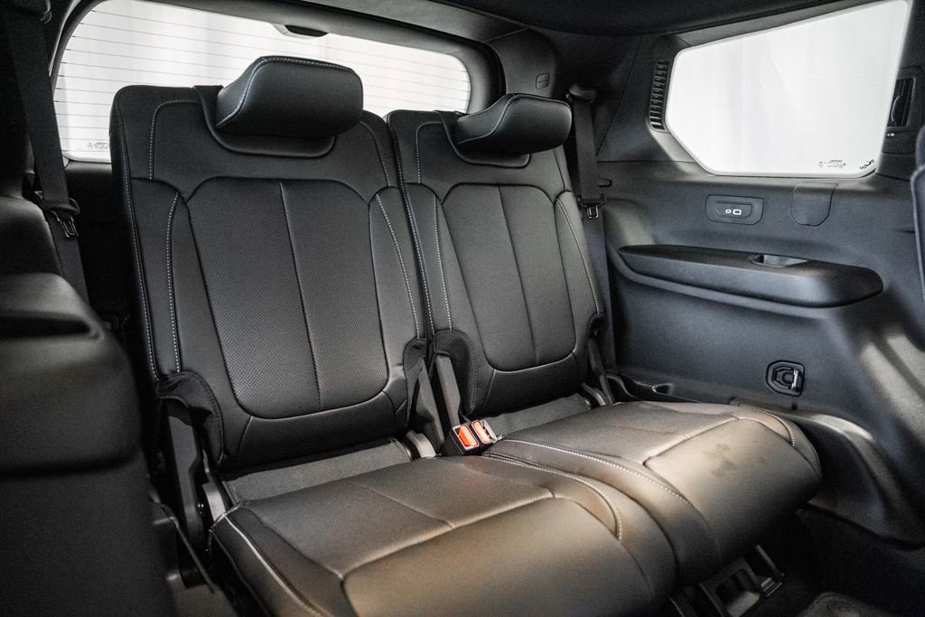 New 2025 Jeep Grand Cherokee L Limited w/ Luxury Tech Group II image 34