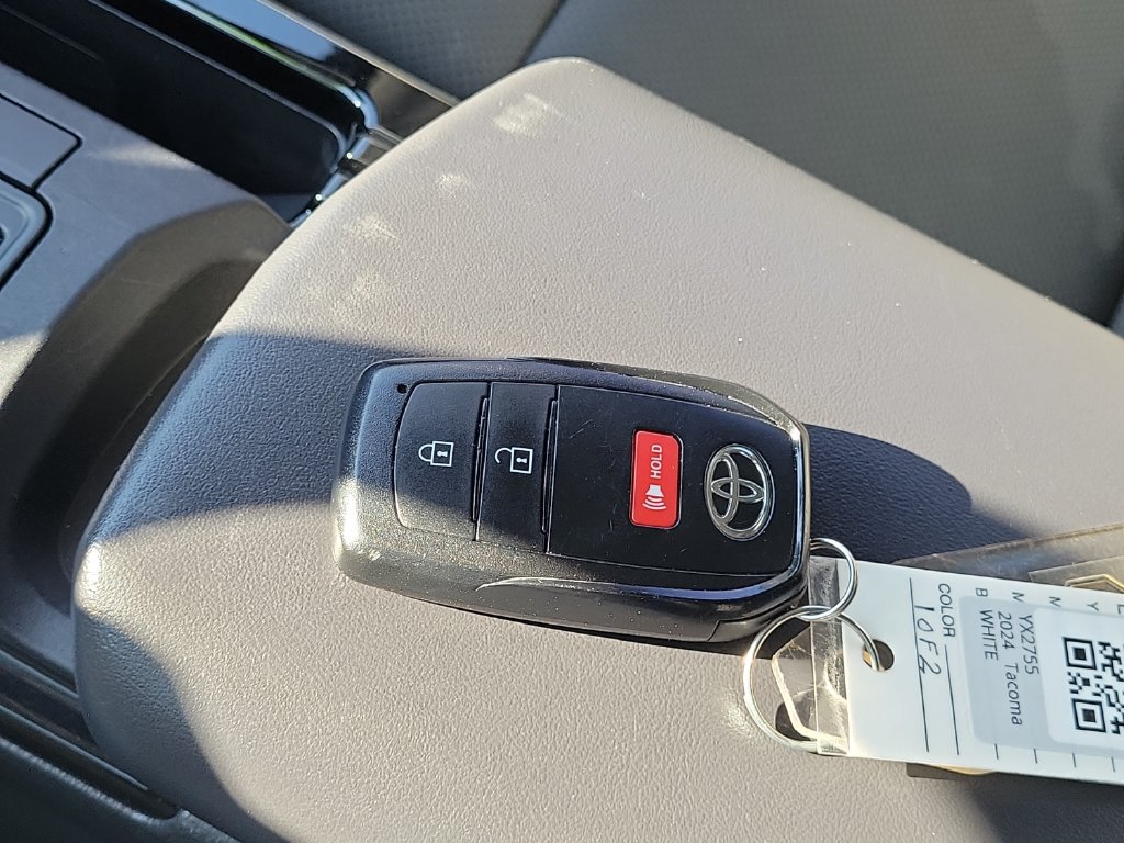 Used 2024 Toyota Prius XLE FWD image 25