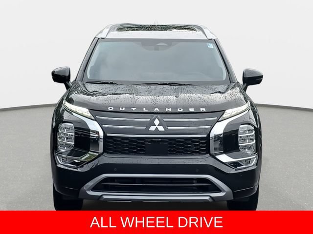 Used 2025 Mitsubishi Outlander AWD image 2
