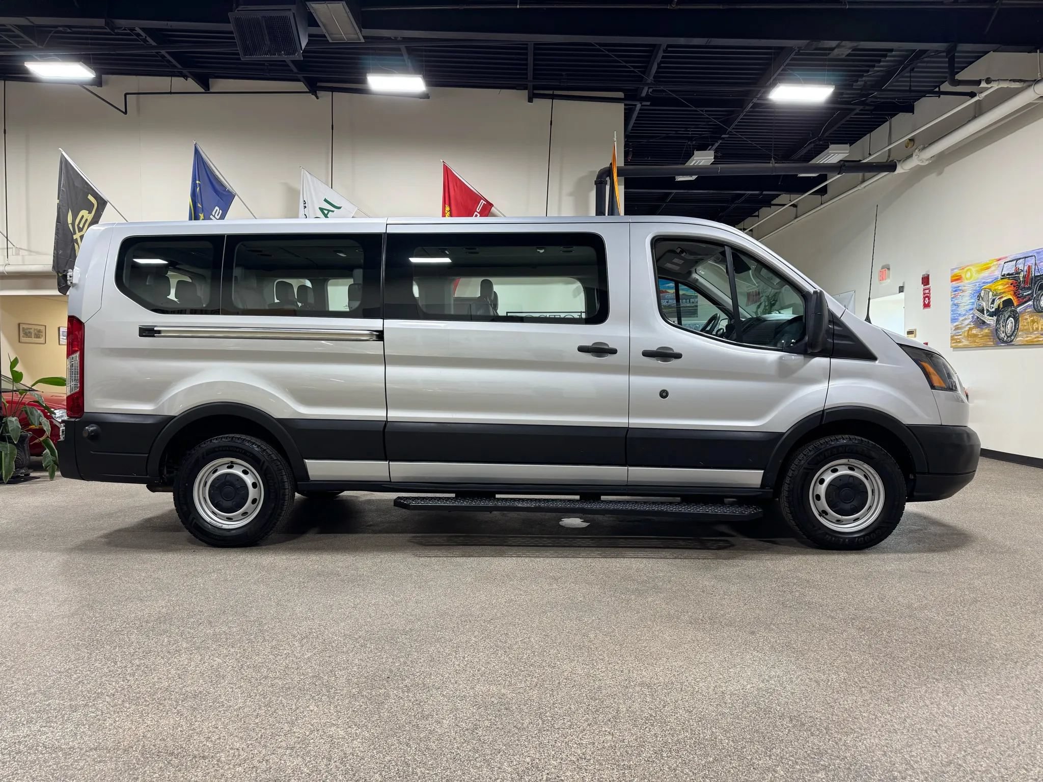 Used 2019 Ford Transit 350 XL RWD image 4