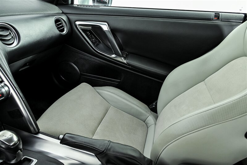 Used 2009 Nissan GT-R Premium AWD/4WD image 30