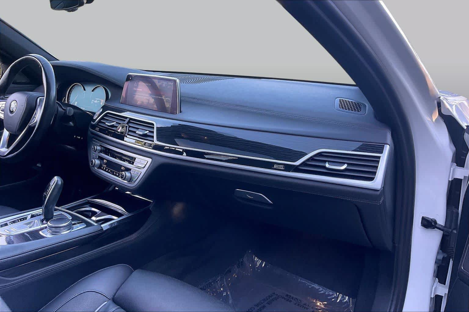 Used 2019 BMW 750i xDrive w/ M Sport Package AWD/4WD image 18