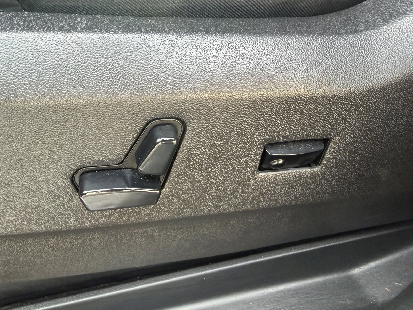 Used 2016 Dodge Grand Caravan R/T image 21