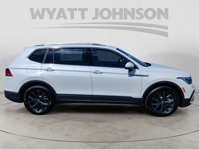 Used 2023 Volkswagen Tiguan SE w/ Panoramic Sunroof Package FWD image 7