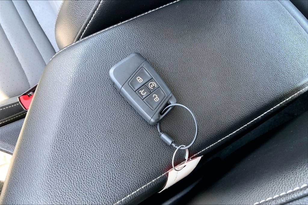 Used 2025 Volkswagen Jetta SE FWD image 11