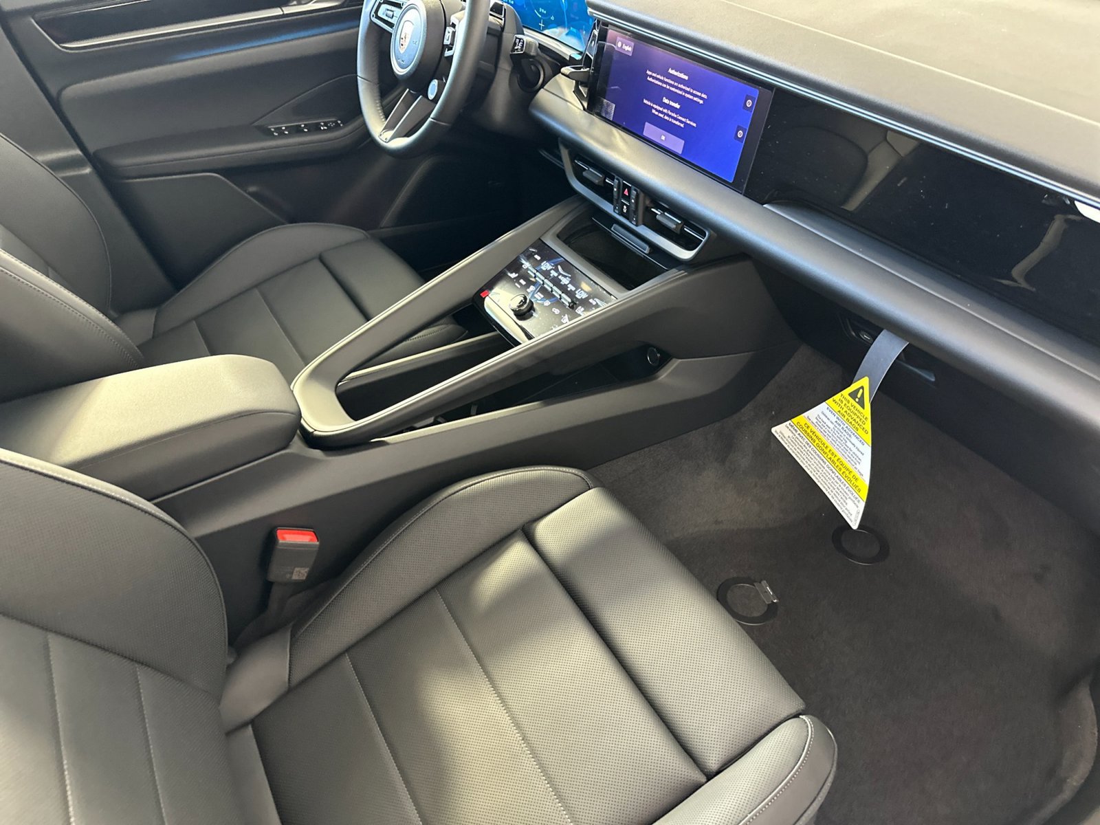 New 2026 Porsche Macan Electric RWD image 18