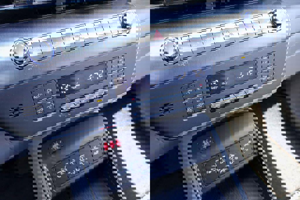 New 2026 Hyundai Kona SEL Premium image 18