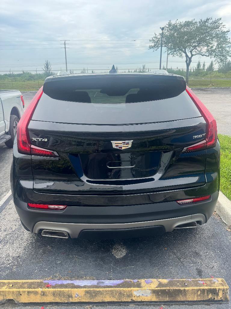 Used 2022 Cadillac XT4 Premium Luxury w/ Safety Alert Package image 7