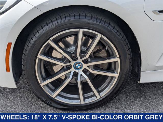Used 2022 BMW 330e w/ Driving Assistance Package RWD image 9