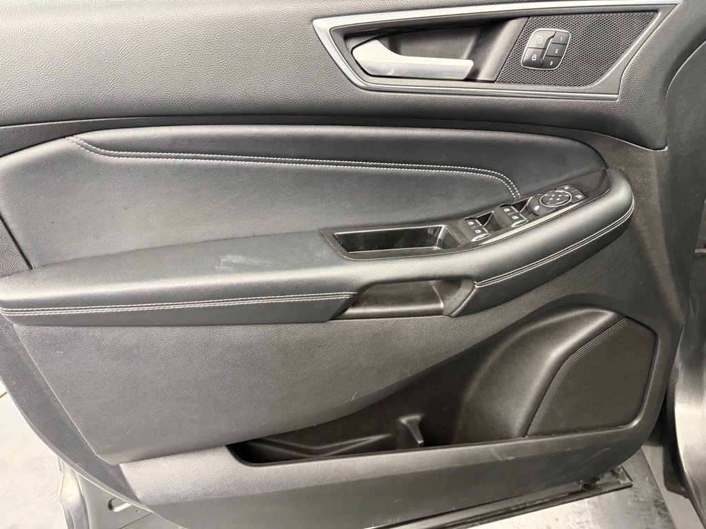 Used 2017 Ford Edge Titanium w/ Equipment Group 301A image 24