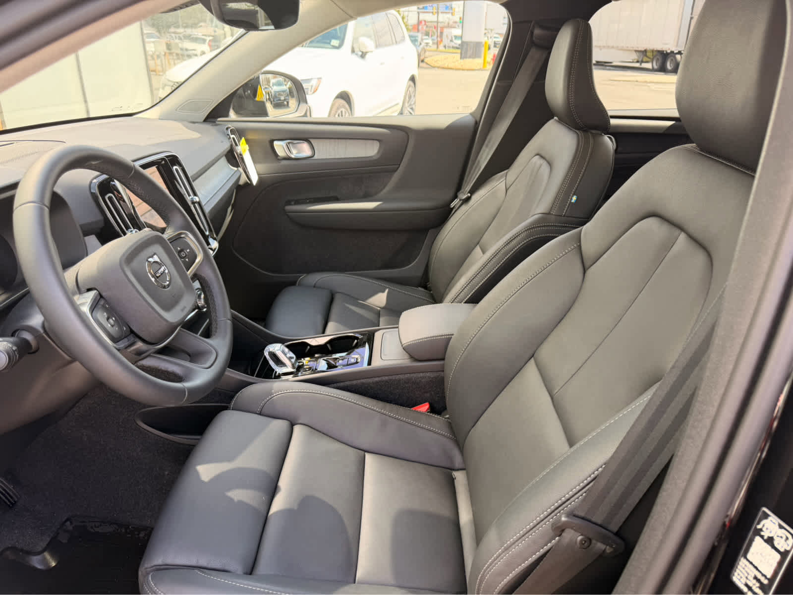 Used 2026 Volvo XC40 B5 Plus w/ Protection Package Premier image 7