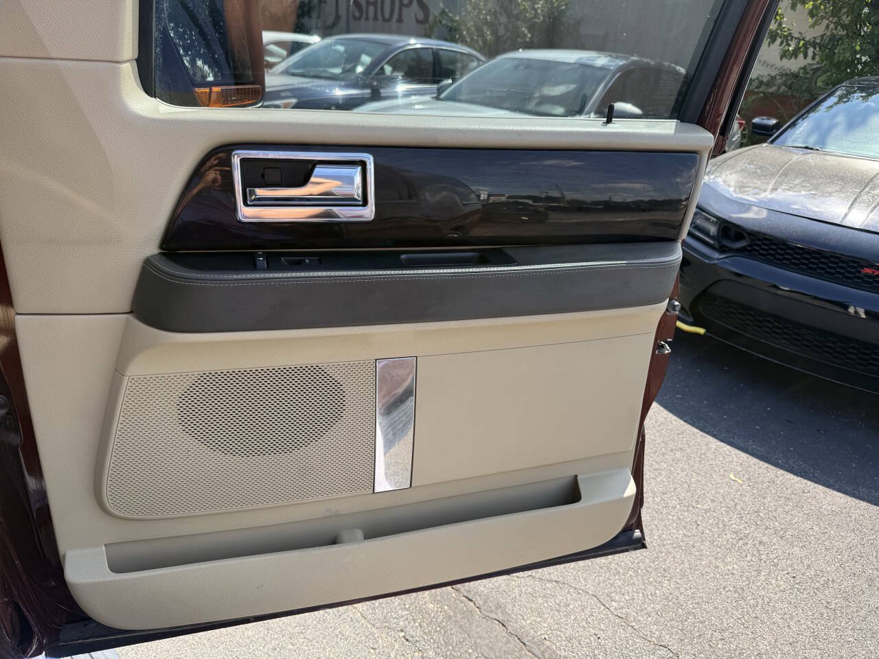 Used 2016 Lincoln Navigator Reserve AWD/4WD image 26