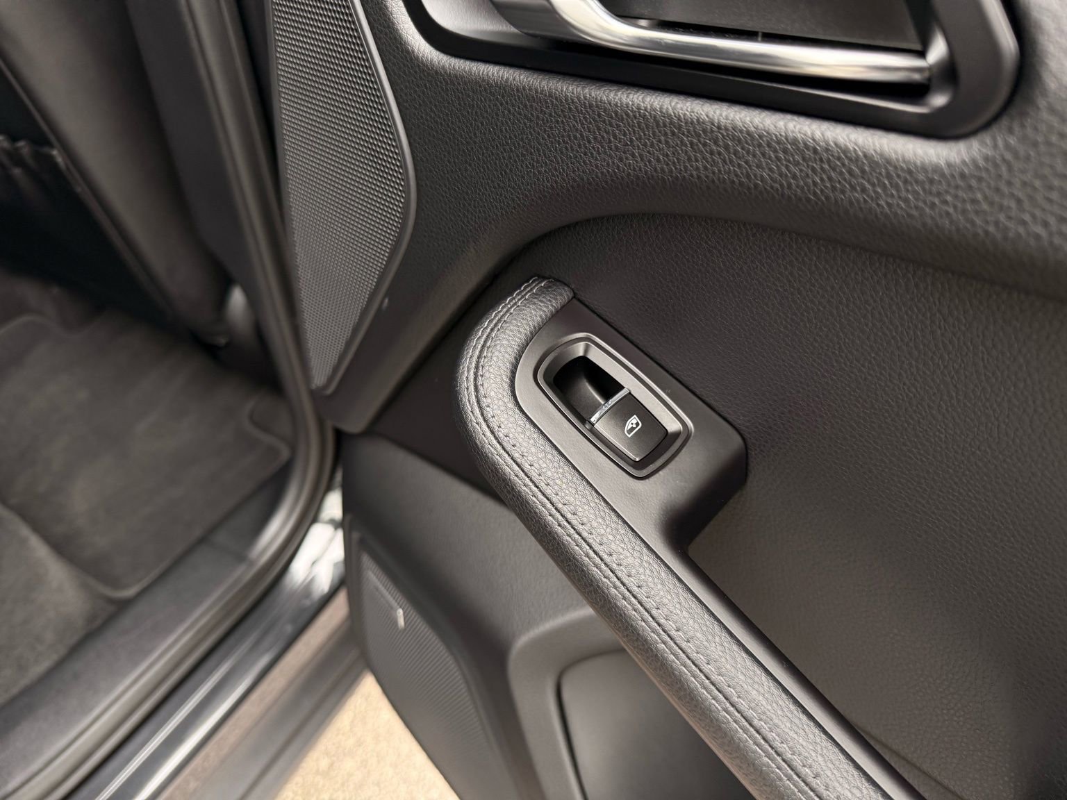 Used 2022 Porsche Macan image 30