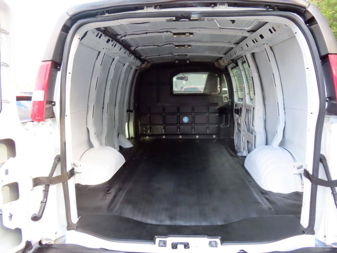 Used 2018 Chevrolet Express 2500 w/ Driver Convenience Package RWD image 12