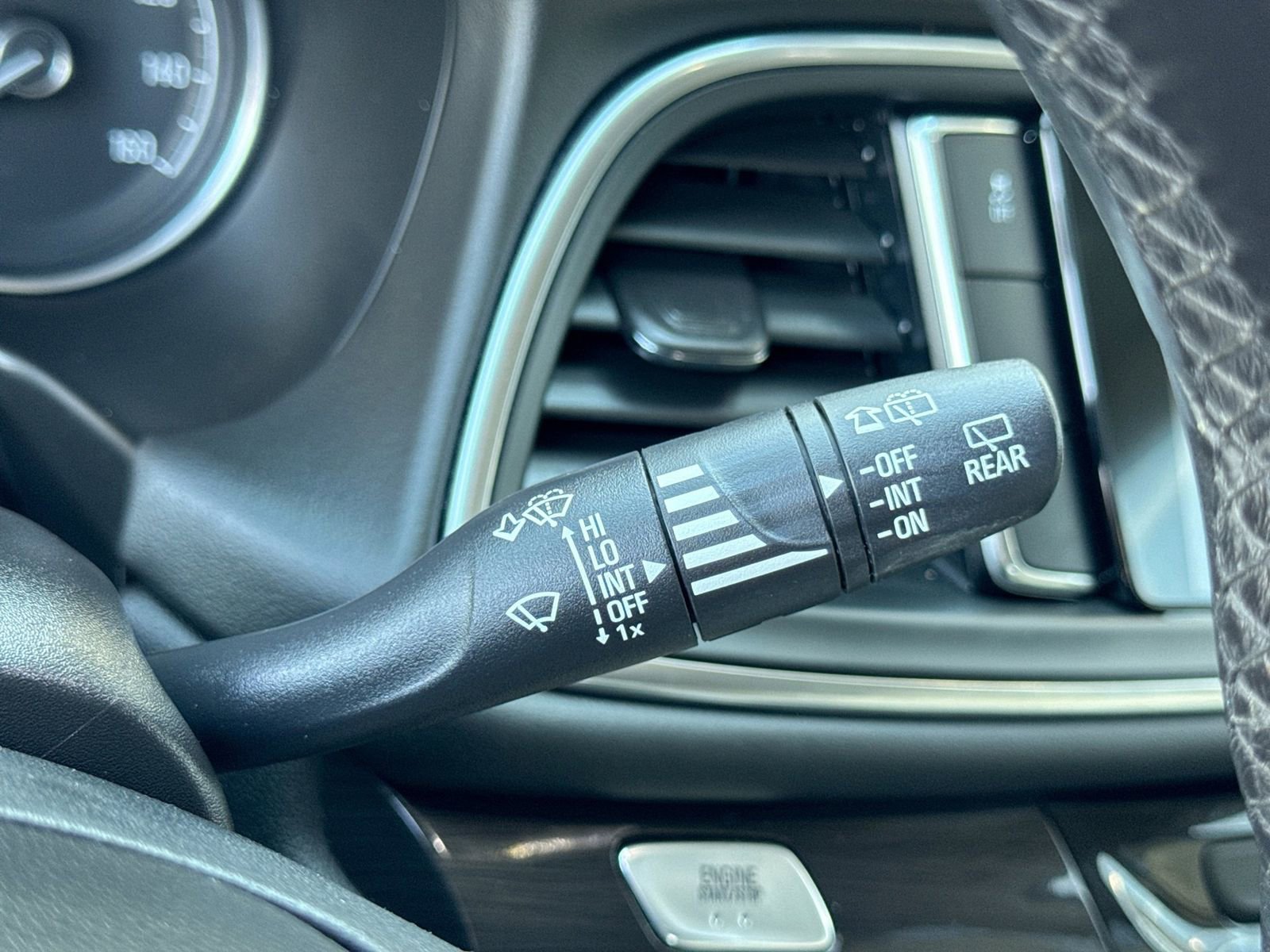 Used 2018 Buick Enclave Essence FWD image 28