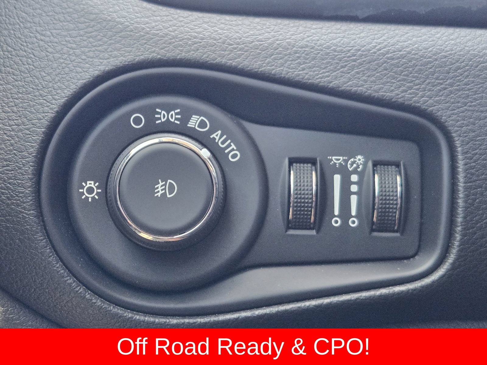 Used 2023 Jeep Renegade Trailhawk AWD/4WD image 27