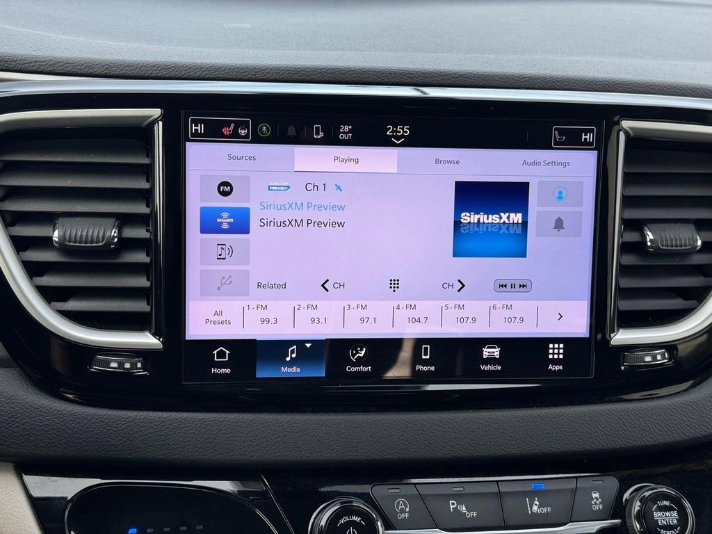 Used 2024 Chrysler Pacifica Touring-L image 13