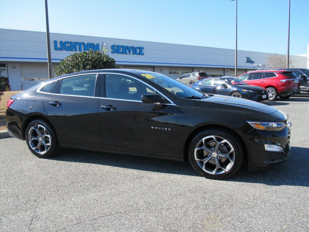 Used 2024 Chevrolet Malibu LT image 2