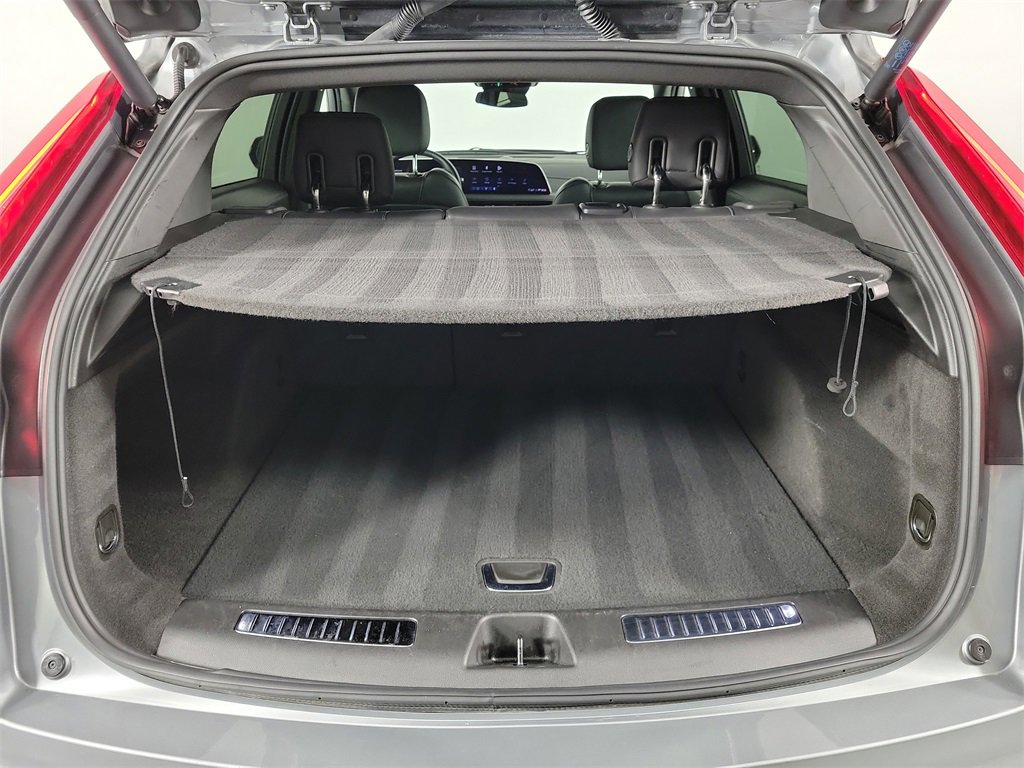 Certified 2025 Cadillac XT4 Premium Luxury image 8