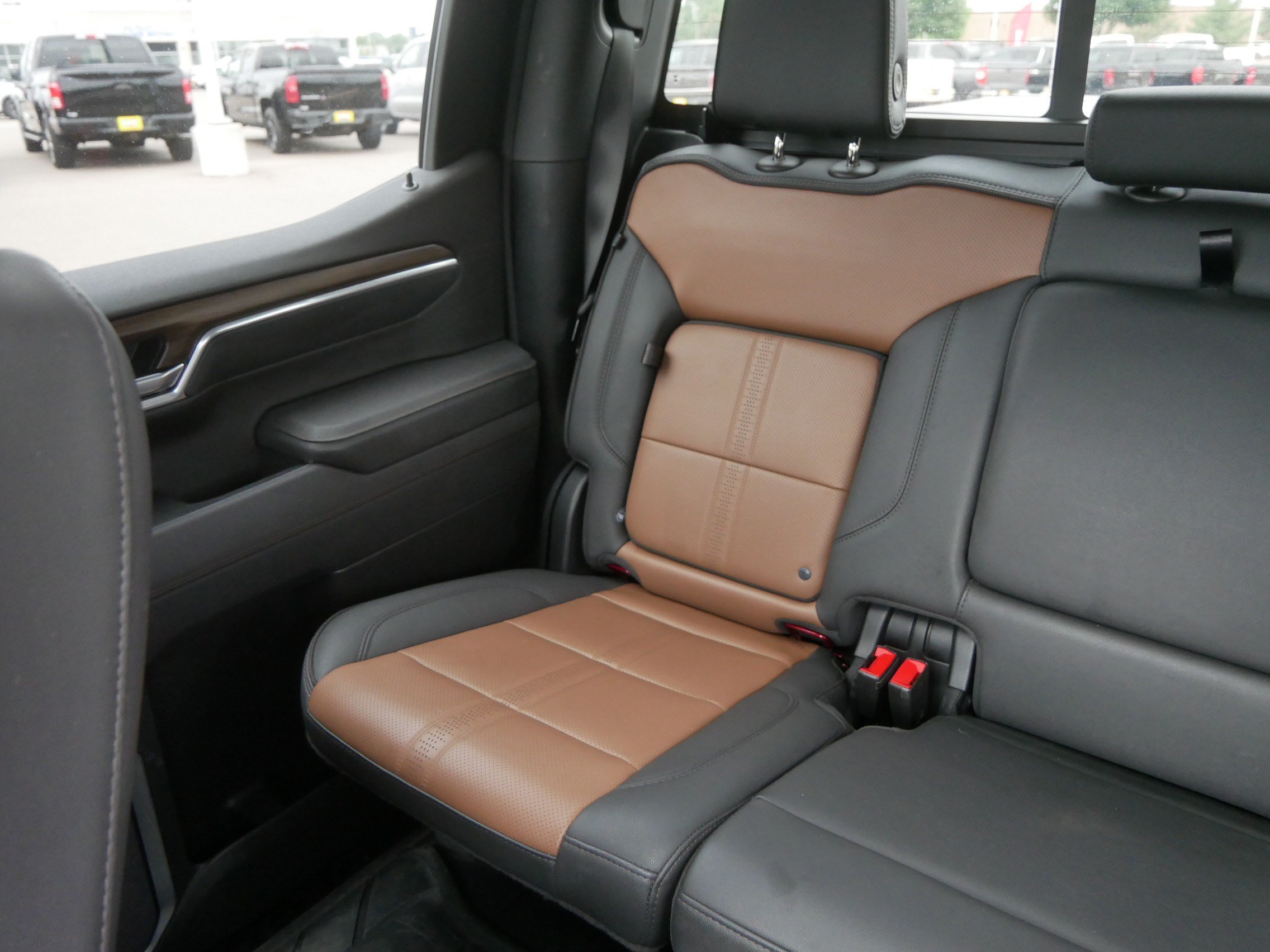 Certified 2025 Chevrolet Silverado 1500 High Country AWD/4WD image 12