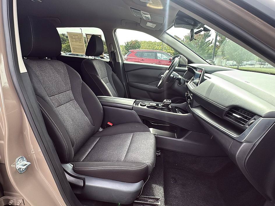 Certified 2025 Nissan Rogue SV AWD/4WD image 25