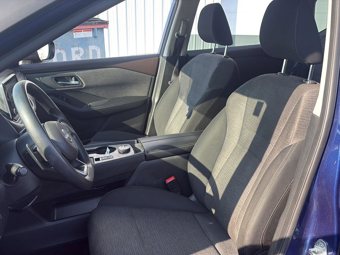 Used 2023 Nissan Rogue SV image 12