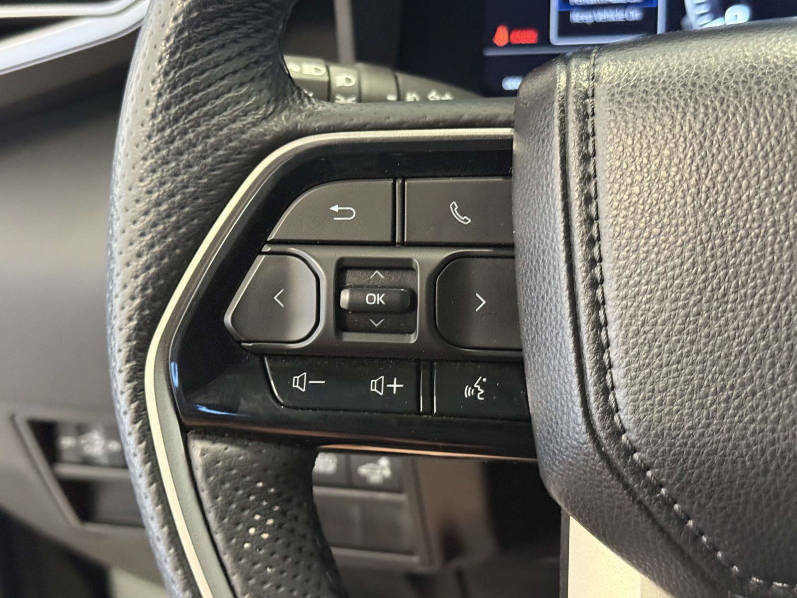 Used 2024 Toyota Tundra Limited AWD/4WD image 33