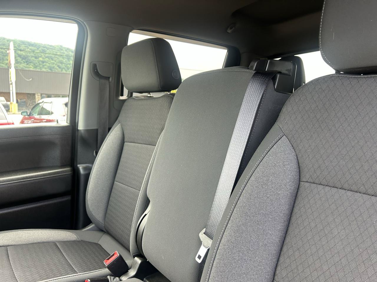 Used 2022 Chevrolet Silverado 1500 LT AWD/4WD image 25