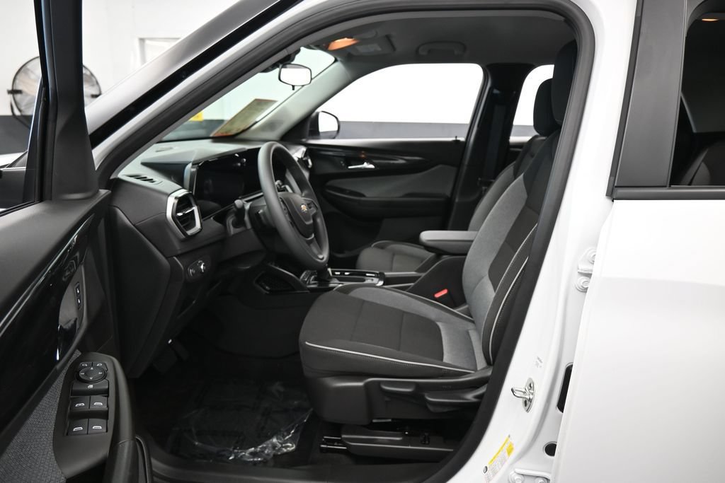 Used 2026 Chevrolet TrailBlazer LS FWD image 11