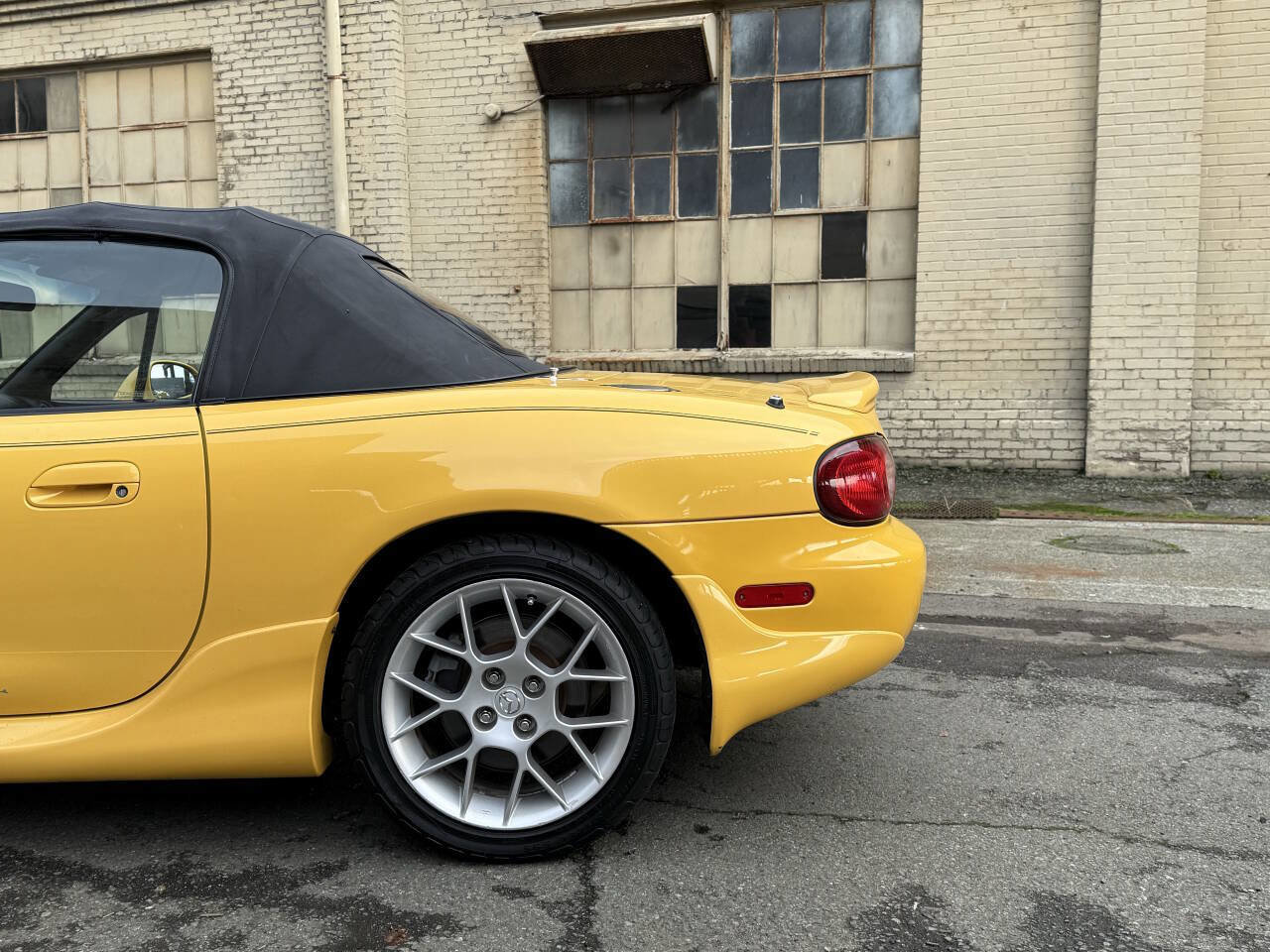 Used 2002 MAZDA MX-5 Miata SE image 24