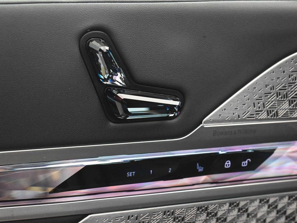 Used 2023 BMW i7 xDrive60 w/ Executive Package 2 image 9