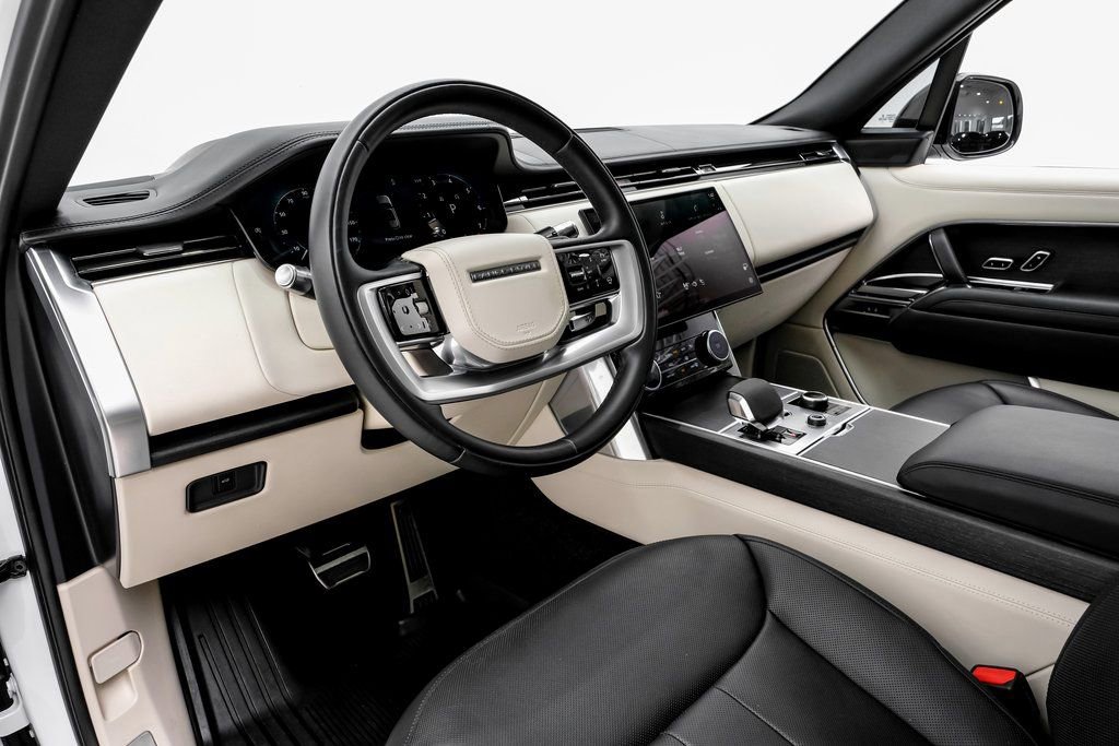 Used 2022 Land Rover Range Rover Long Wheelbase SE image 13
