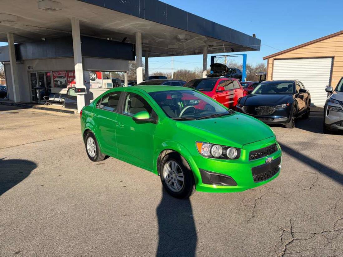 Used 2016 Chevrolet Sonic LT image 3
