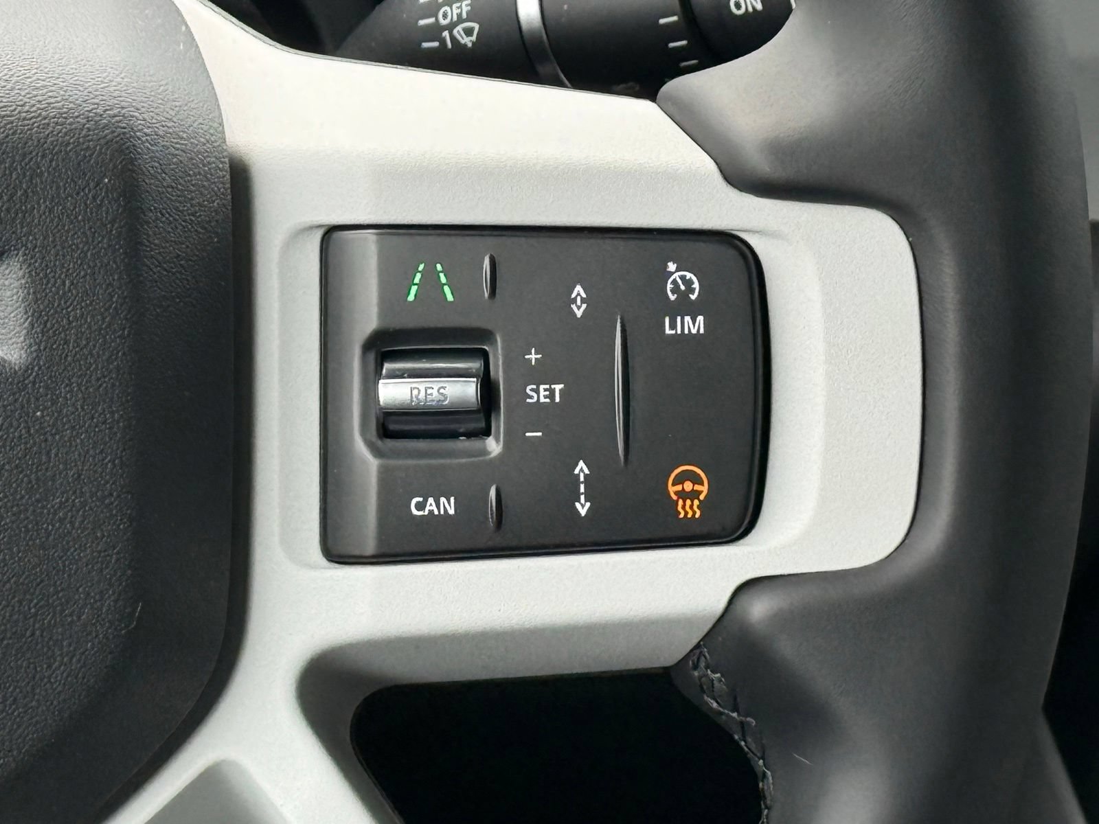 New 2026 Land Rover Defender 110 X-Dynamic SE AWD/4WD image 32