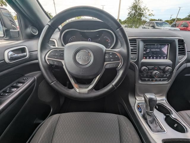 Used 2020 Jeep Grand Cherokee Laredo RWD image 13